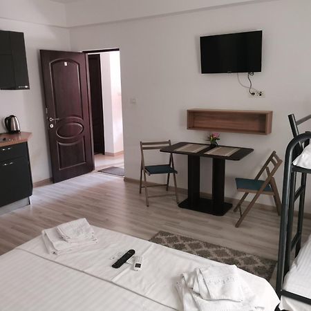 Hotel Ipsilanti ヤシ エクステリア 写真