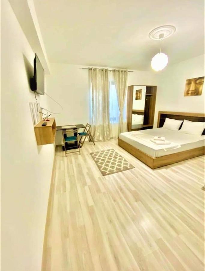 Hotel Ipsilanti ヤシ エクステリア 写真