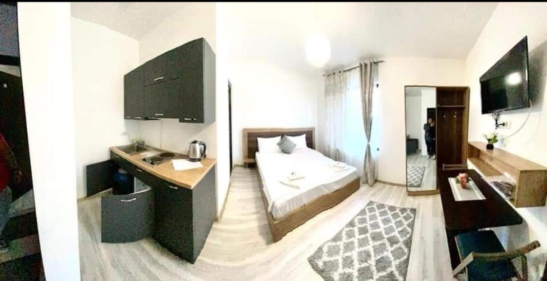 Hotel Ipsilanti ヤシ エクステリア 写真